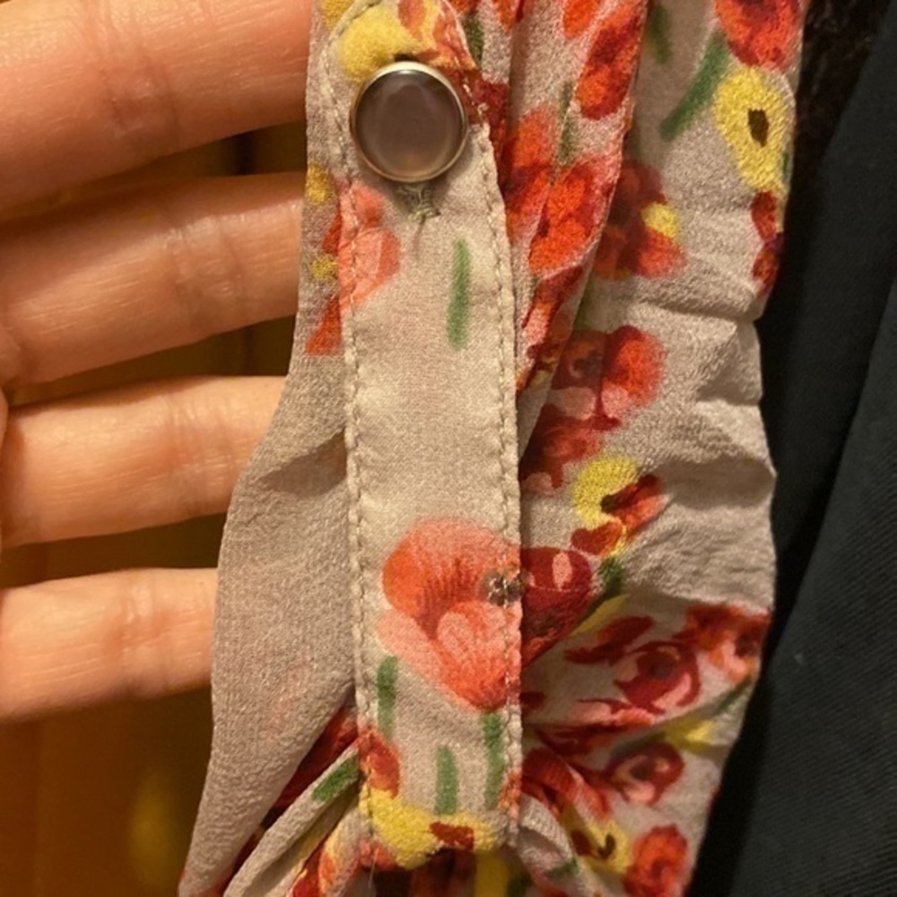 UEC Bellatrix silk floral flowy blouse small - Picture 11 of 13